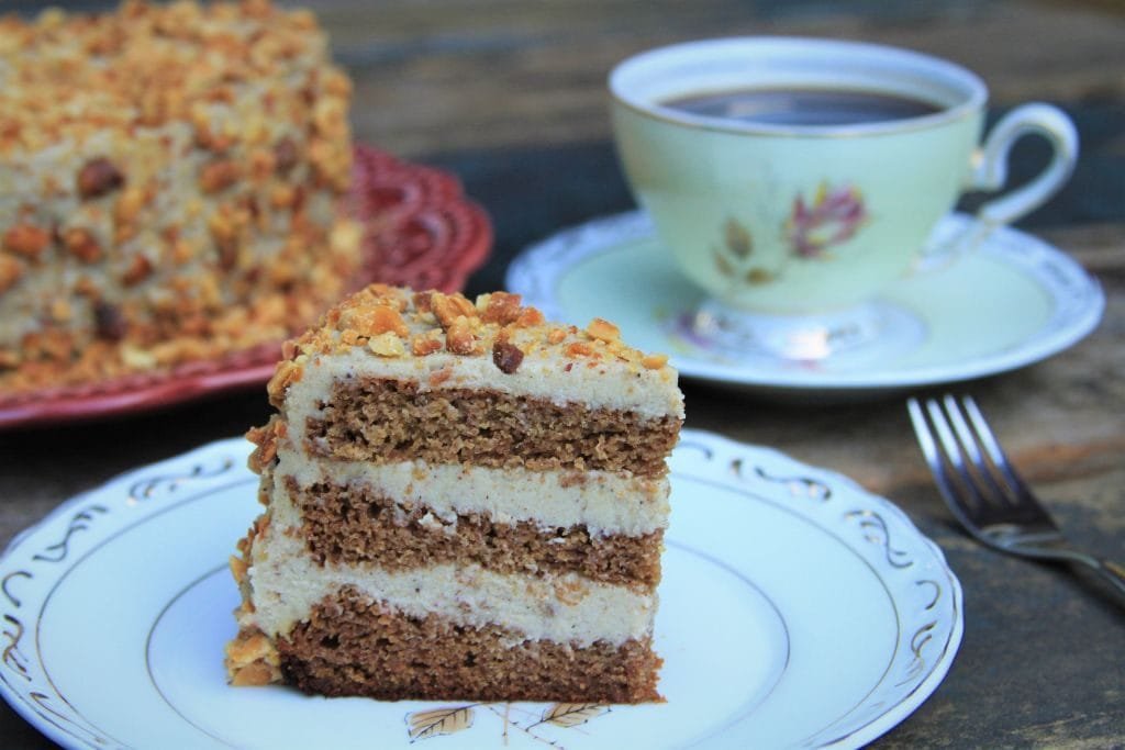 Receita de bolo de aniversário sem glúten e sem lactose feito no liquidificador muito saboroso e fácil de preparar