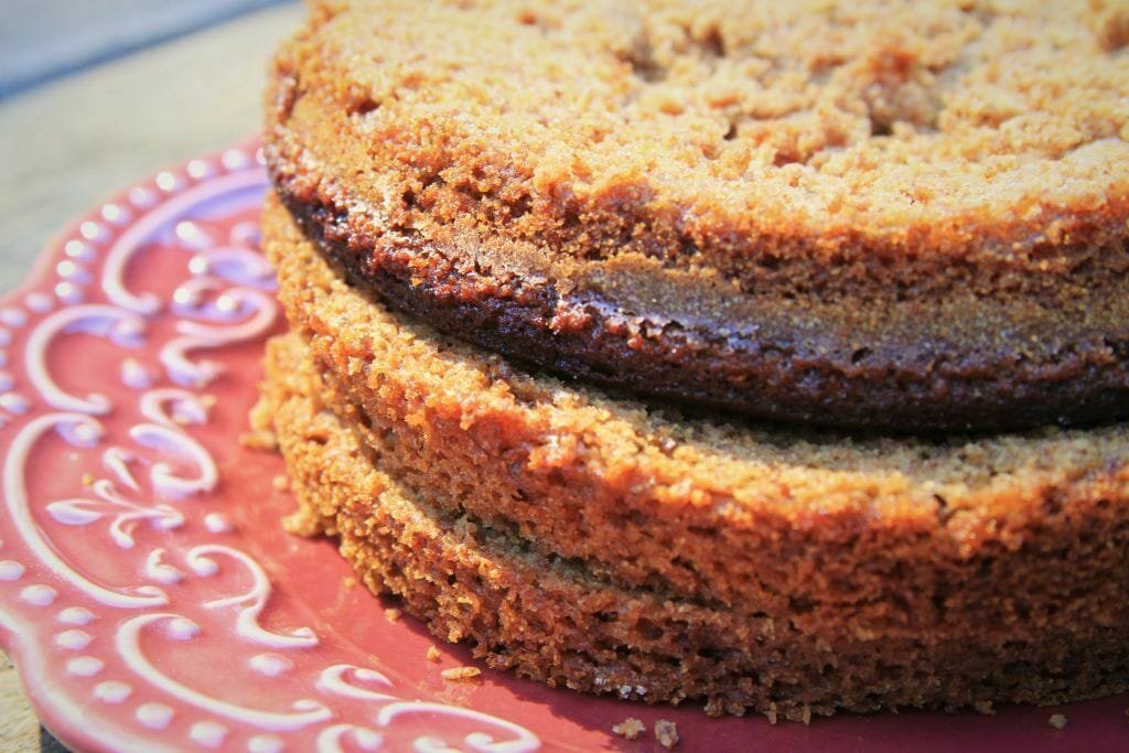 Bolo de aniversário recheado sem glúten e sem lactose fácil