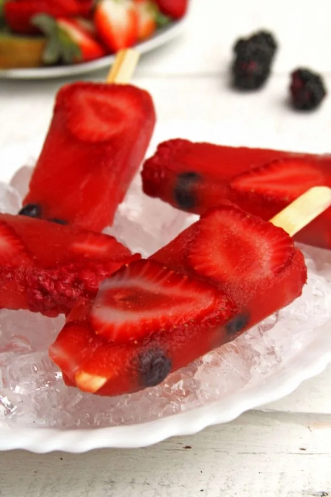 Picolé de Frutas natural, refrescante, saudável, sem glúten e sem lactose | www.amorpelacomida.com.br
