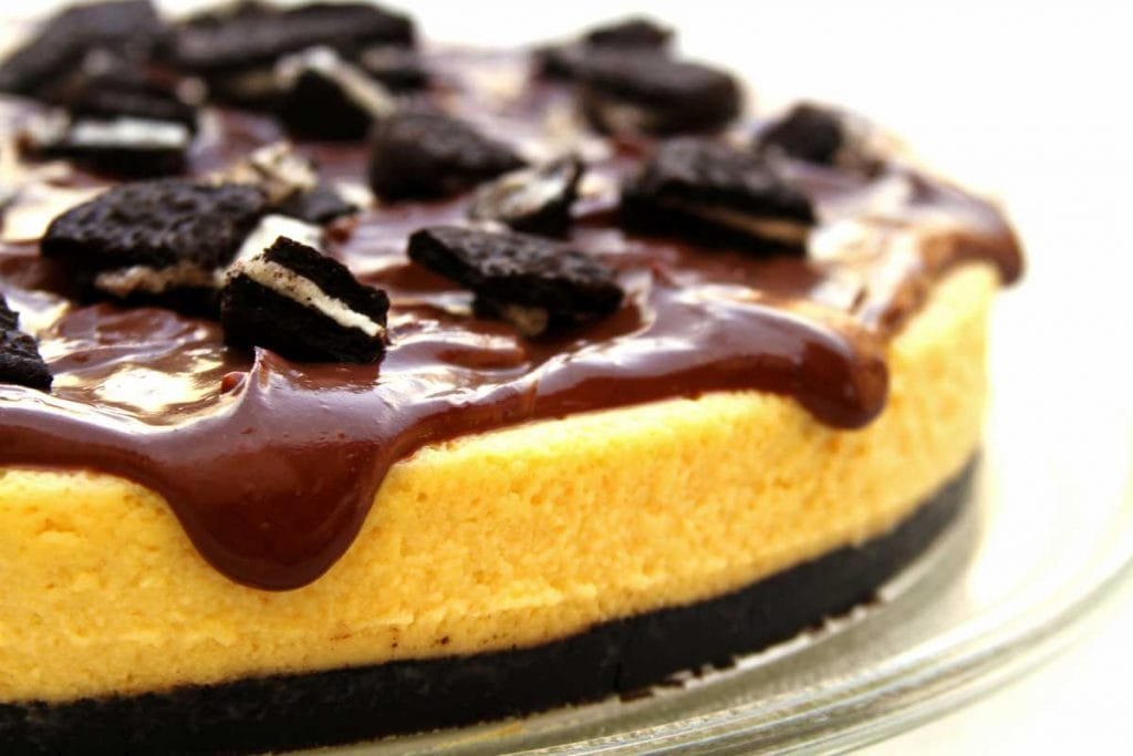 Receita de Cheesecake de Oreo com cobertura de ganache muito deliciosa