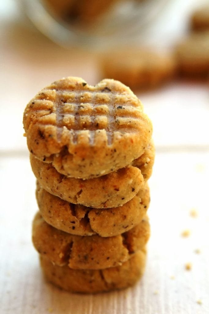 Biscoito salgado vegano super crocante com grão-de-bico