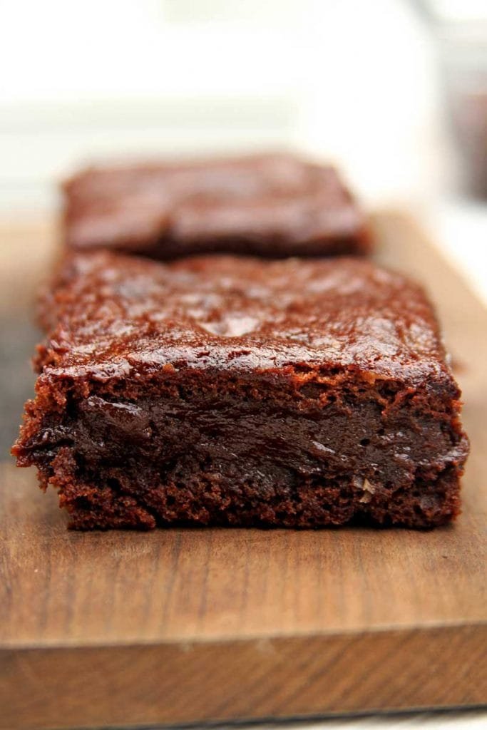 Receita de Brownie Vegano sem glúten, sem soja, sem ovo, sem leite, muito simples e rápido de preparar!