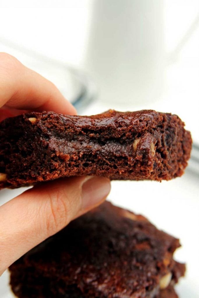 Receita de Brownie Vegano sem glúten, sem soja, sem ovo, sem leite, muito simples e rápido de preparar!