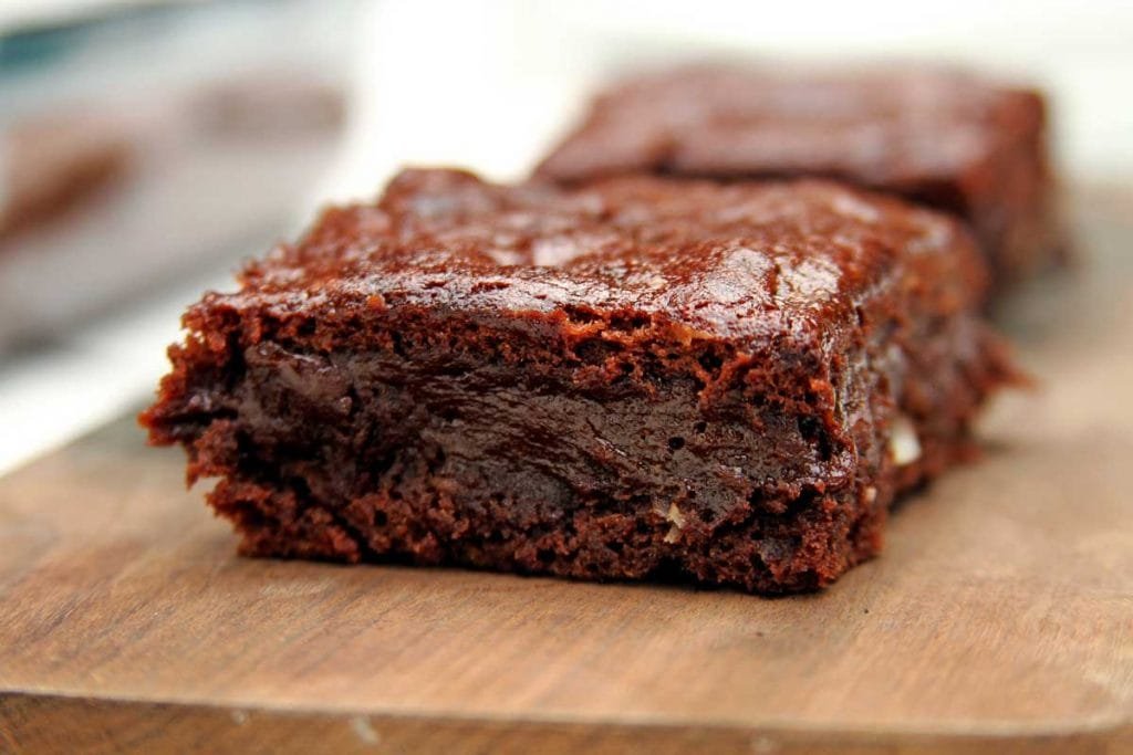 Receita de Brownie Vegano sem glúten, sem soja, sem ovo, sem leite, muito simples e rápido de preparar!