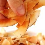 Receita de chips de coco doce e salgado, mega crocante, fininho e perfeito para comer de lanche. Receita Paleo Lowcarb
