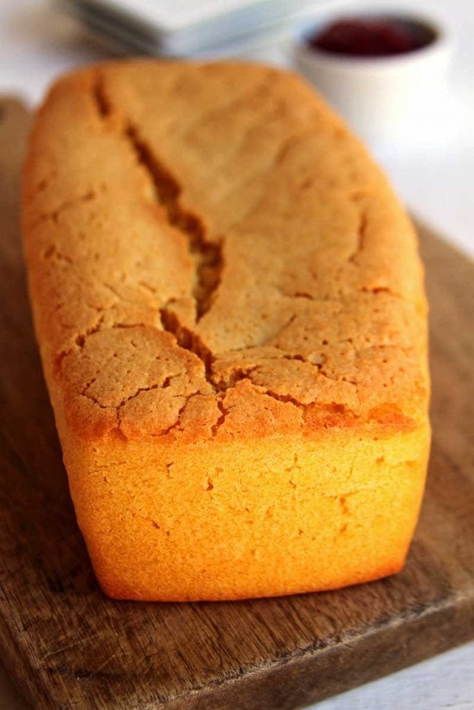 Receita de pão de milho caseiro feito com fubá escaldado, sem glúten, sem lactose, sem ovo, vegano