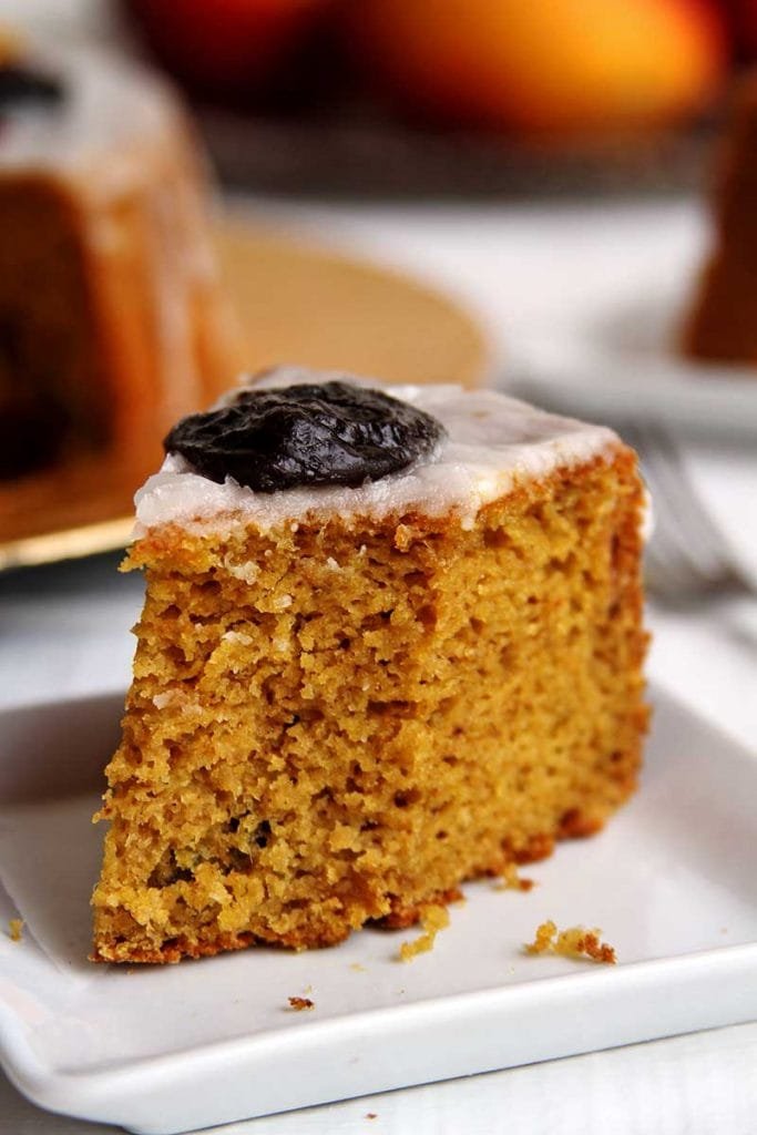 Bolo de Natal de liquidificador simples com frutas e nozes, sem glúten e sem lactose, muito aromático e saboroso!