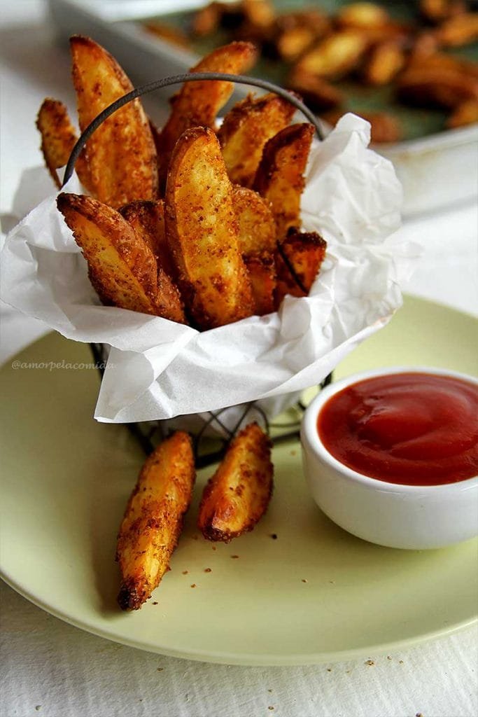 Receita da melhor batata rústica de todos os tempos! Super crocante por fora e macia por dentro :)