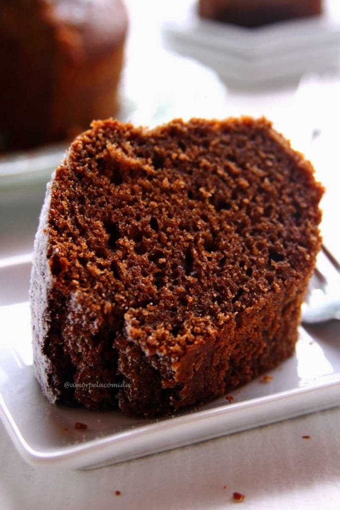 Receita de bolo de chocolate sem glúten e sem lactose que fica super fofinho, é nutritivo e proteico e muito simples de preparar!