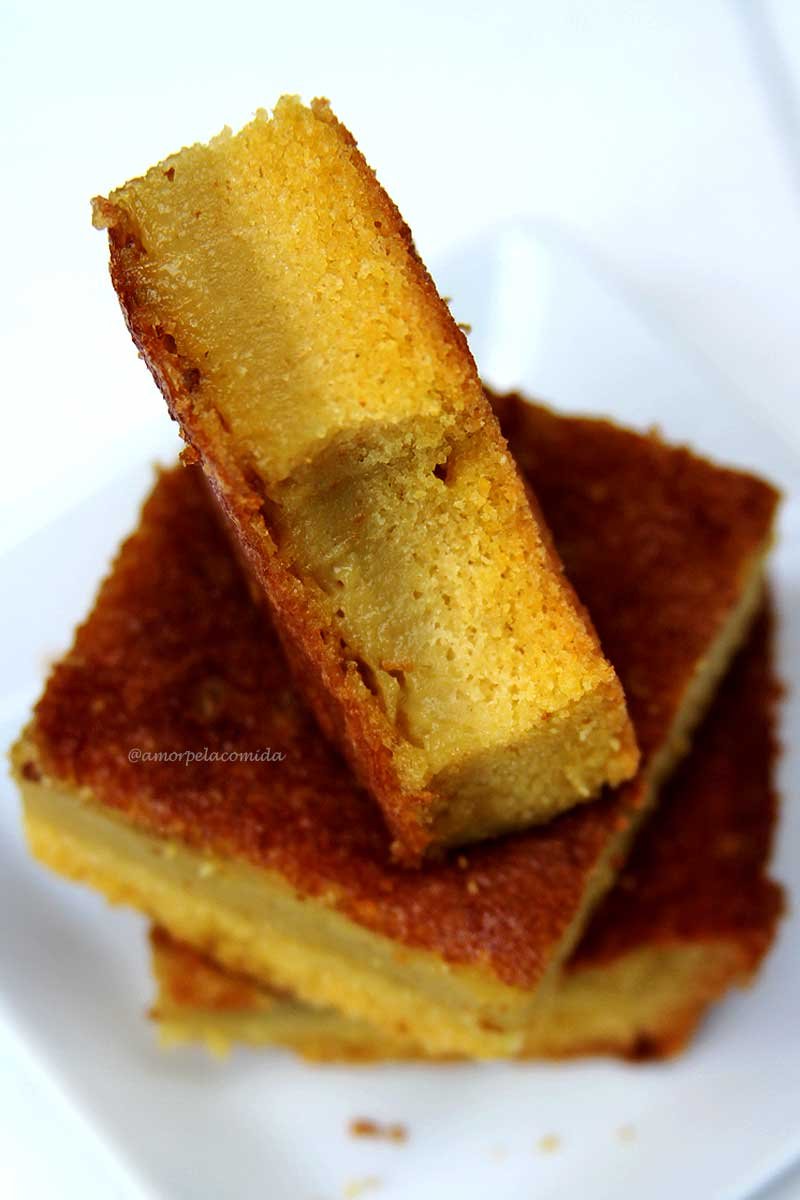 overlapping slices of creamy cornmeal cake, on the bottom of the cake a layer of fluffy cake, on the top a creamy and velvety texture