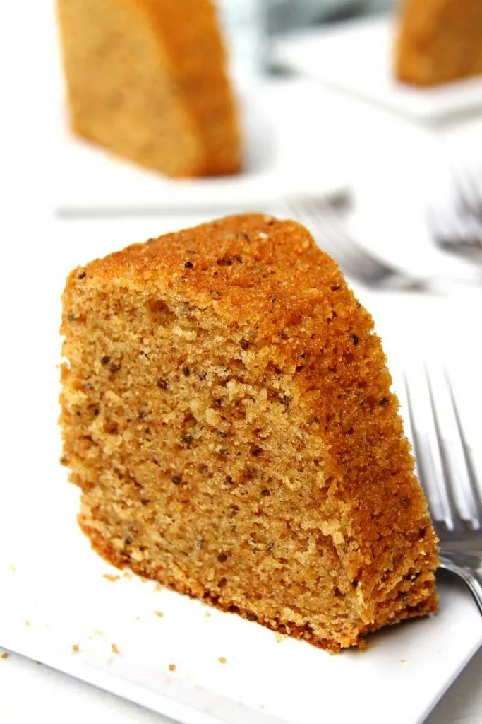 Gâteau moelleux à la semoule de maïs dans un mixeur