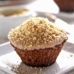 Bolo low carb de amendoim feito no liquidificador com apenas 5 ingredientes. É sem glúten, sem lactose, sem açúcar e sem óleo!