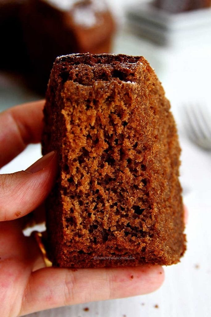 Receita fácil de bolo de chocolate sem glúten e sem lactose, fofinho, nutritivo e muito simples de preparar!