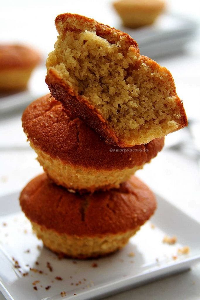 Receita de Bolo de Abacaxi funcional de liquidificador fofinho e muito simples de preparar!