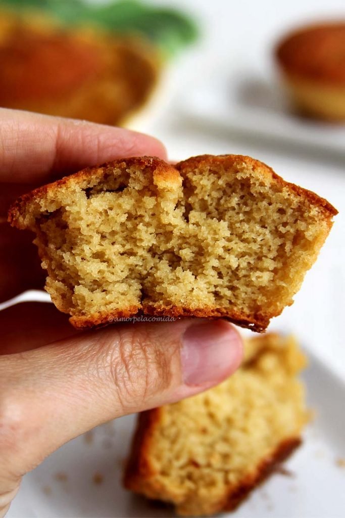 Bolo de abacaxi com aveia de liquidificador nutritivo fofinho e saboroso