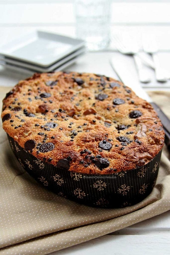 Colomba Pascal receita fácil com gotas de chocolate sem glúten e sem lactose