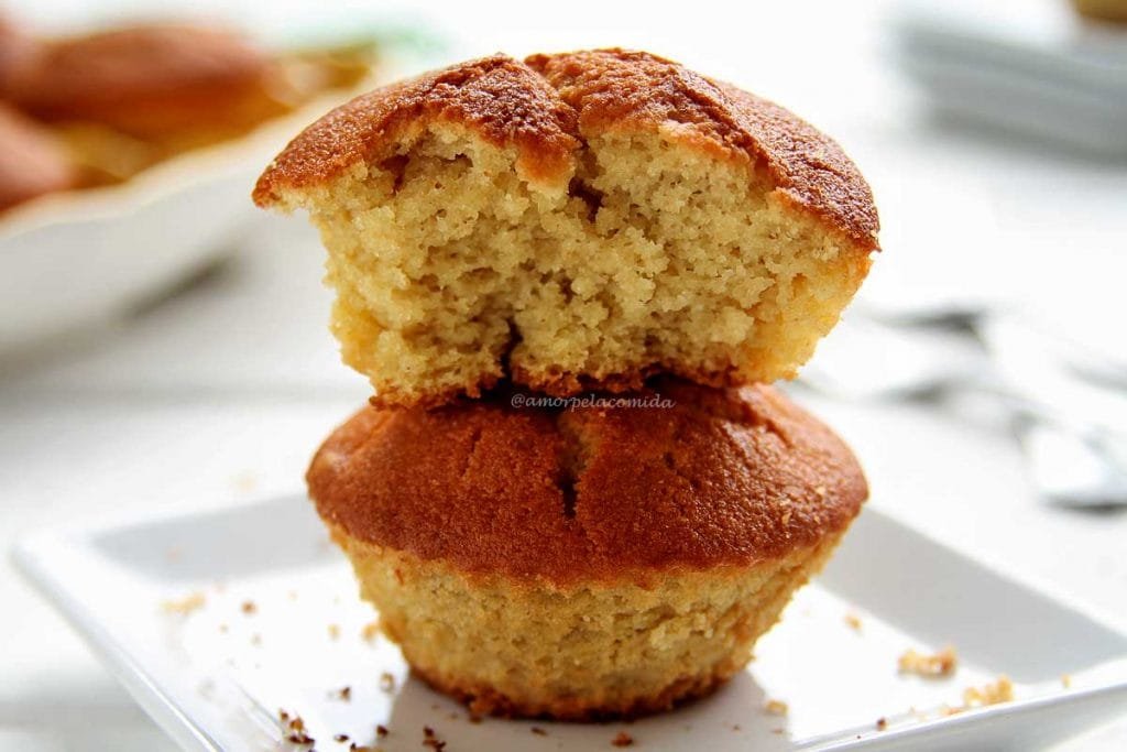 Receita de bolo de abacaxi de liquidificador funcional sem glúten e sem lactose super fofinho e muito saboroso!