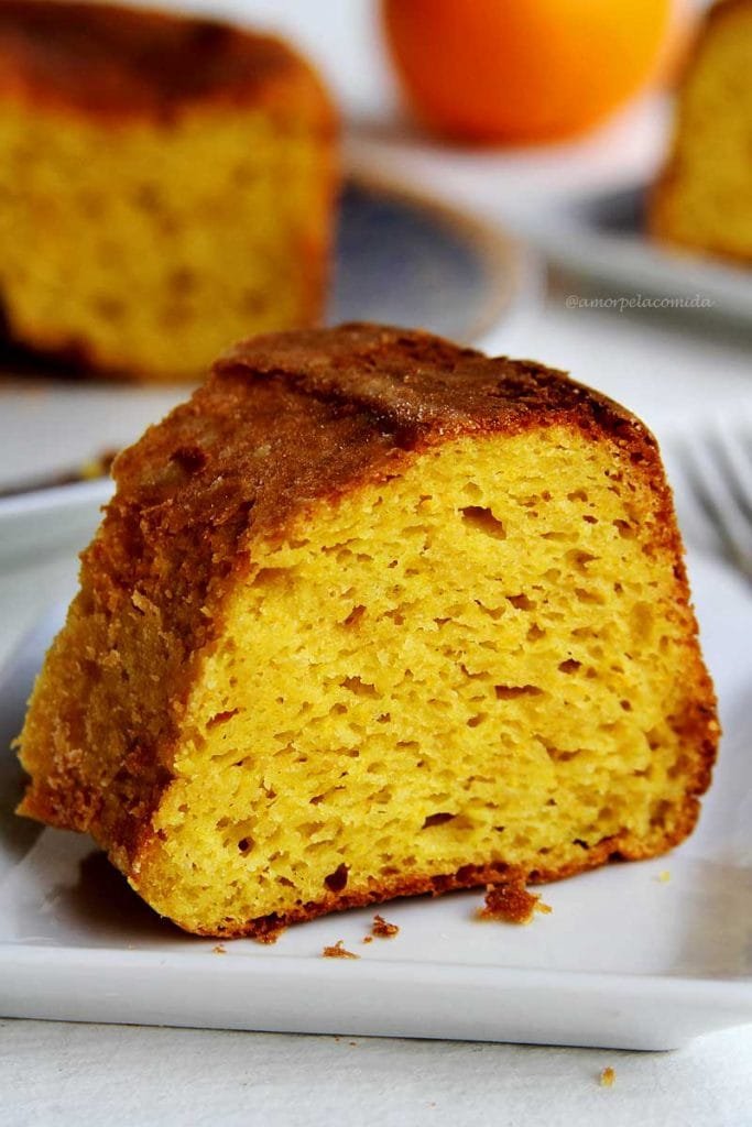 Receita de bolo de laranja com casca e bagaço de liquidificador fofinho sem glúten e sem lactose