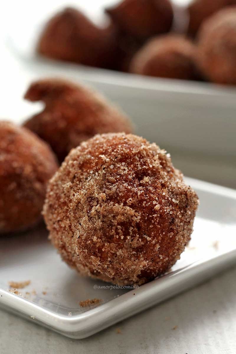 Bolinho de chuva simples frito com banana rápido e fácil