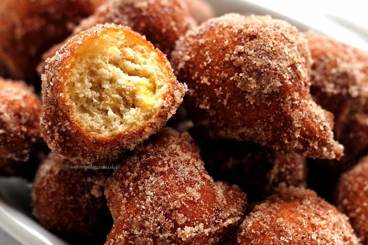 Bolinho de chuva simples e rápido com banana e água feito em 15 minutos