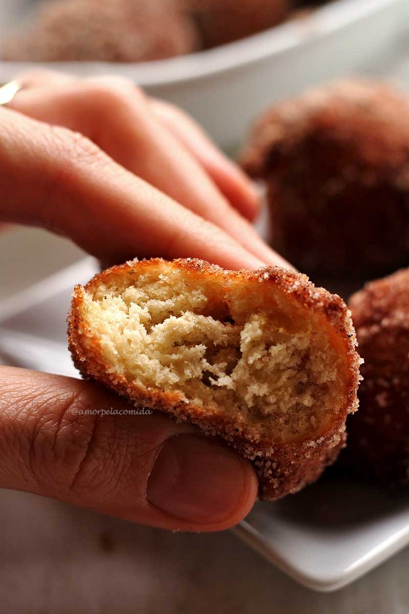 Receita de bolinho de chuva com farinha de arroz e maizena sequinho e muito simples de preparar