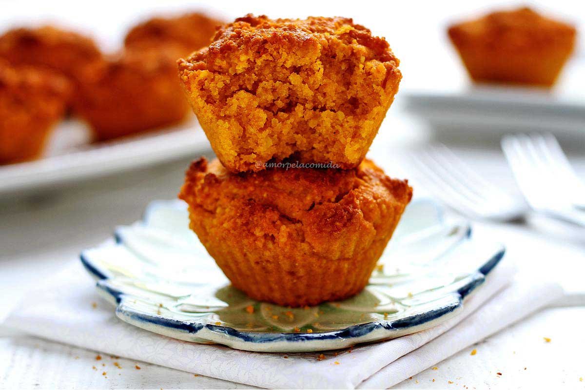 Receita de Bolo de Cenoura vegano, sem ovo, sem soja, sem leite, sem trigo, sem glúten muito fofinho e fácil de preparar!