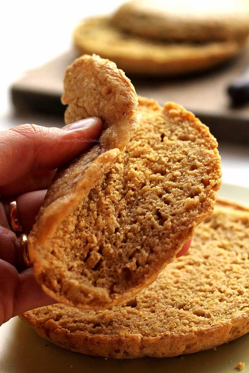 Receita de pão fit de frigideira sem glúten, sem lactose, sem ovo vegano que fica pronto em 15 minutos