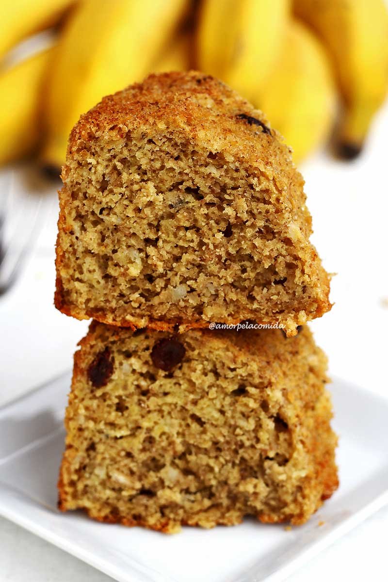 Bolo de banana com aveia integral fit feito apenas com 1 garfo, é perfeito pra dieta!